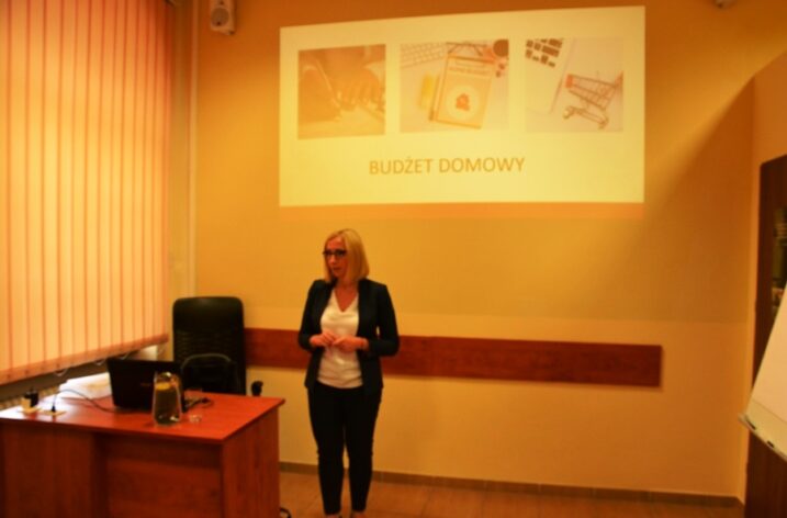 Szkolenie asystentów rodziny i pracowników socjalnych w zakresie zarządzania budżetem domowym