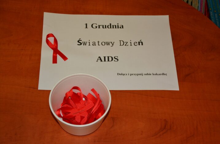 Przypnij czerwoną kokardkę – Rock Red Ribbon
