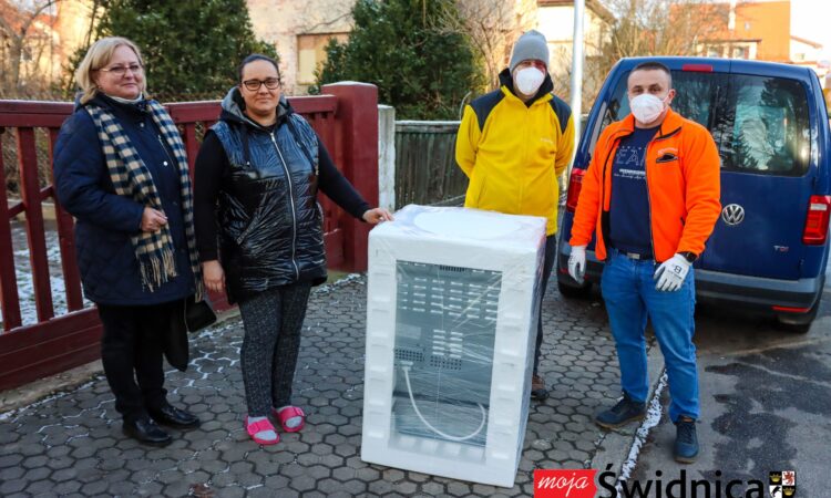 Świąteczne prezenty dla najbardziej potrzebujących rodzin